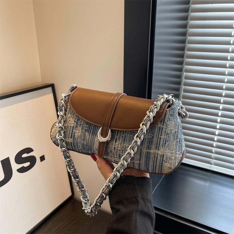 Женские сумки, новинка 2023 года, модная высококачественная сумка-почтальон большой емкости, маленькая ароматная модная простая сумка через плечо
Женские сумки, новинка 2023 года, модная высококачественная сумка-почтальон большой емкости, маленькая ароматная модная простая сумка через плечо