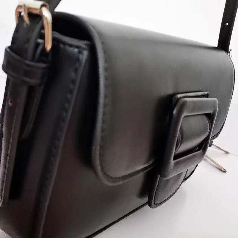 Маленькая квадратная сумка подмышку Женская сумка через плечо чёрный
Маленькая квадратная сумка подмышку Женская сумка через плечо чёрный