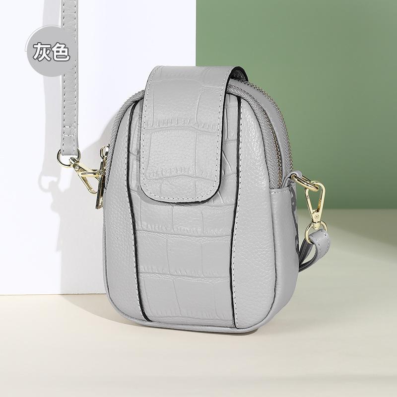 New Summer Crocodile Pattern Mini Head Layer Soft Leather Shoulder Bag Crossbody Bag Small Bag for Phone Storage
New Summer Crocodile Pattern Mini Head Layer Soft Leather Shoulder Bag Crossbody Bag Small Bag for Phone Storage