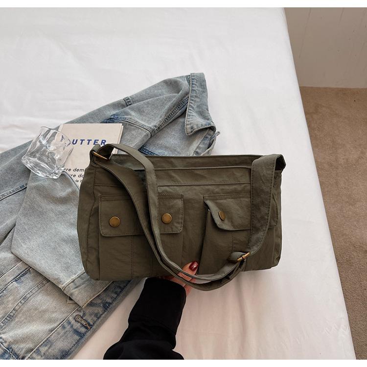 Популярная в этом году женская повседневная маленькая квадратная сумка 2025 года, новая осенняя, легкая, вместительная, универсальная, повседневная на плечо, мессенджер серый
Популярная в этом году женская повседневная маленькая квадратная сумка 2025 года, новая осенняя, легкая, вместительная, универсальная, повседневная на плечо, мессенджер серый