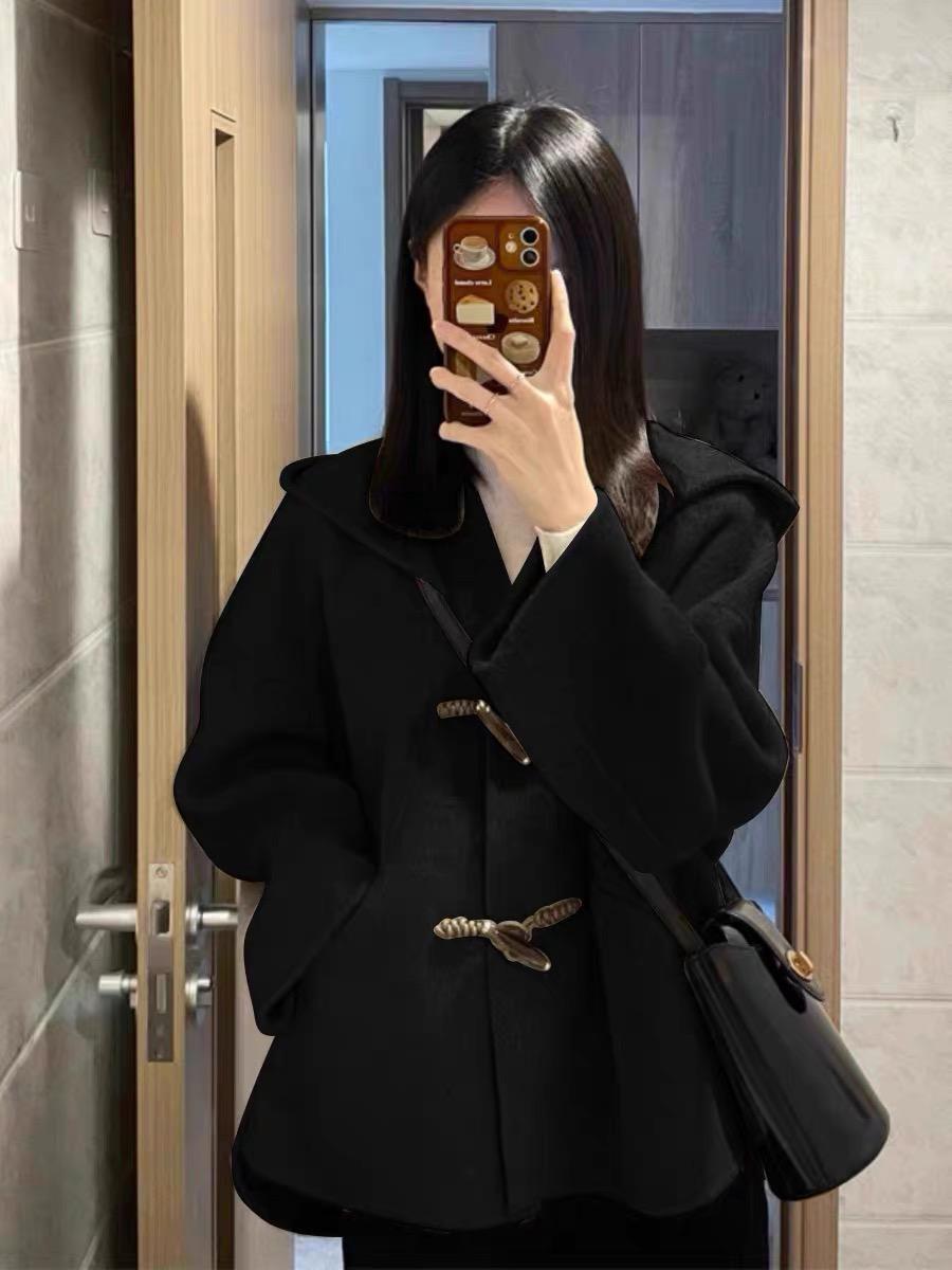 Gan Zheng Women s Hepburn Style Hooded Wool Coat with Horn Buttons - Petite High-End 2025 Collection L
Gan Zheng Women s Hepburn Style Hooded Wool Coat with Horn Buttons - Petite High-End 2025 Collection L