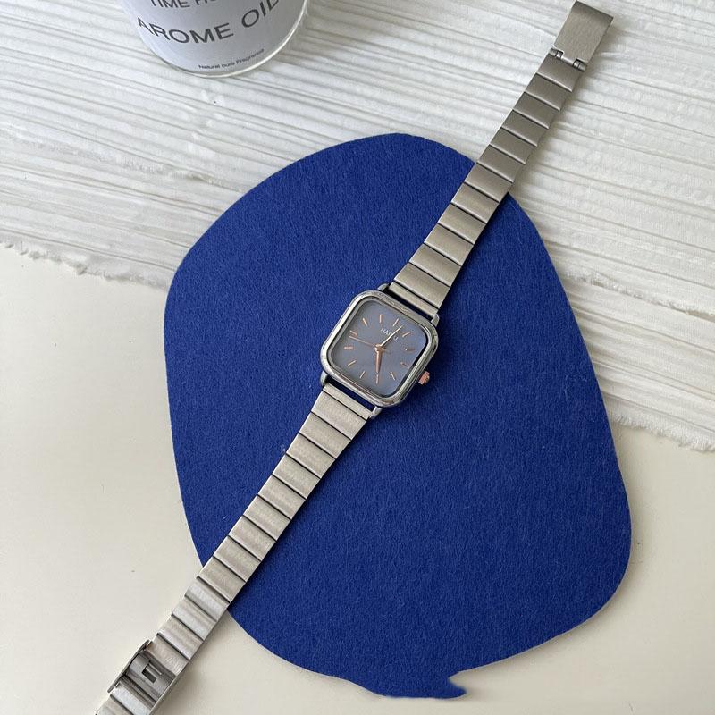 Женские модные кожаные часы One Size синий
Женские модные кожаные часы One Size синий