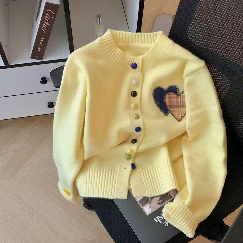 Korean Heart Embroidered Knit Cardigan with Colorful Buttons, 2025 One Size жовтий
Korean Heart Embroidered Knit Cardigan with Colorful Buttons, 2025 One Size жовтий