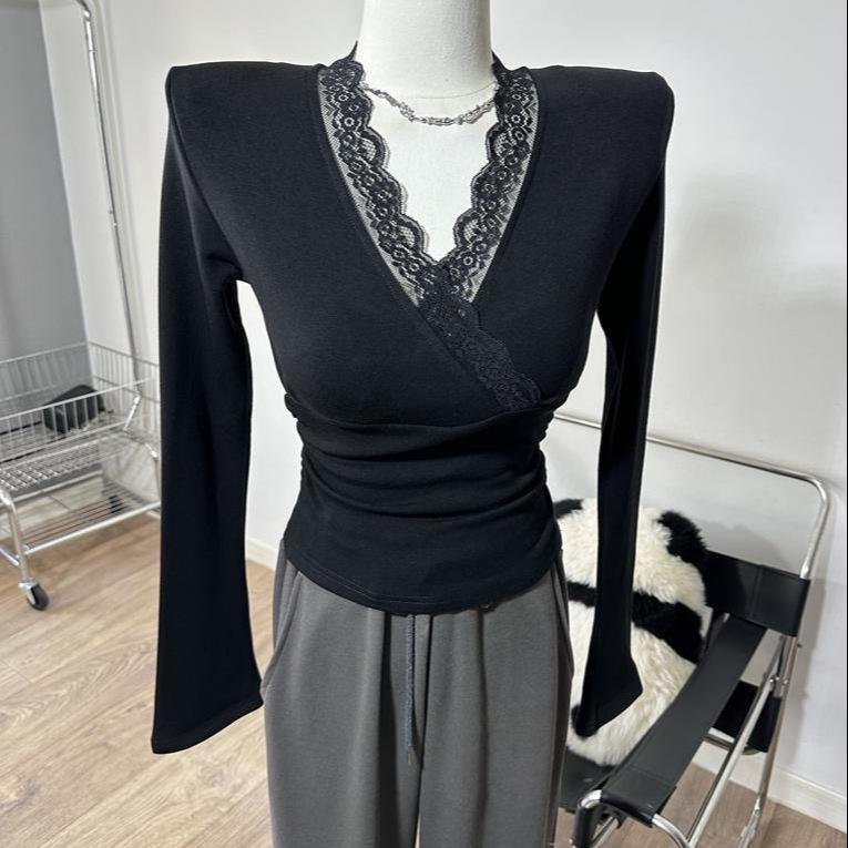 Vintage Spicy Lace Patchwork V-Neck Long Sleeve Slim Fit Top for Women S (85-95 cm)
Vintage Spicy Lace Patchwork V-Neck Long Sleeve Slim Fit Top for Women S (85-95 cm)