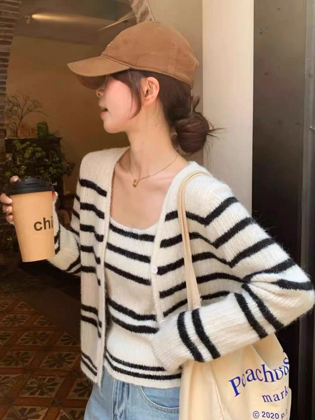Korean Style Color Block Knit Cardigan & Sleeveless Tank Top Set for Women - Early Autumn Slim Fit One Size
Korean Style Color Block Knit Cardigan & Sleeveless Tank Top Set for Women - Early Autumn Slim Fit One Size