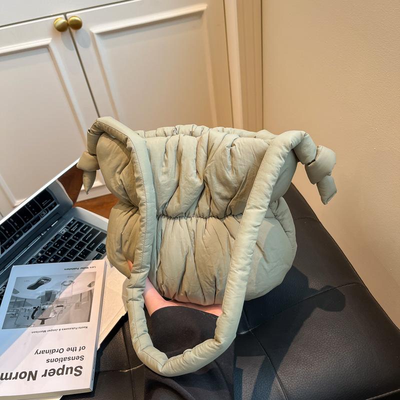 Мягкая пуховая хлопковая сумка для одежды женская 2025 осень и зима новая большая вместительная сумка из нейлоновой ткани на плечо кроссбоди сумка-ведро