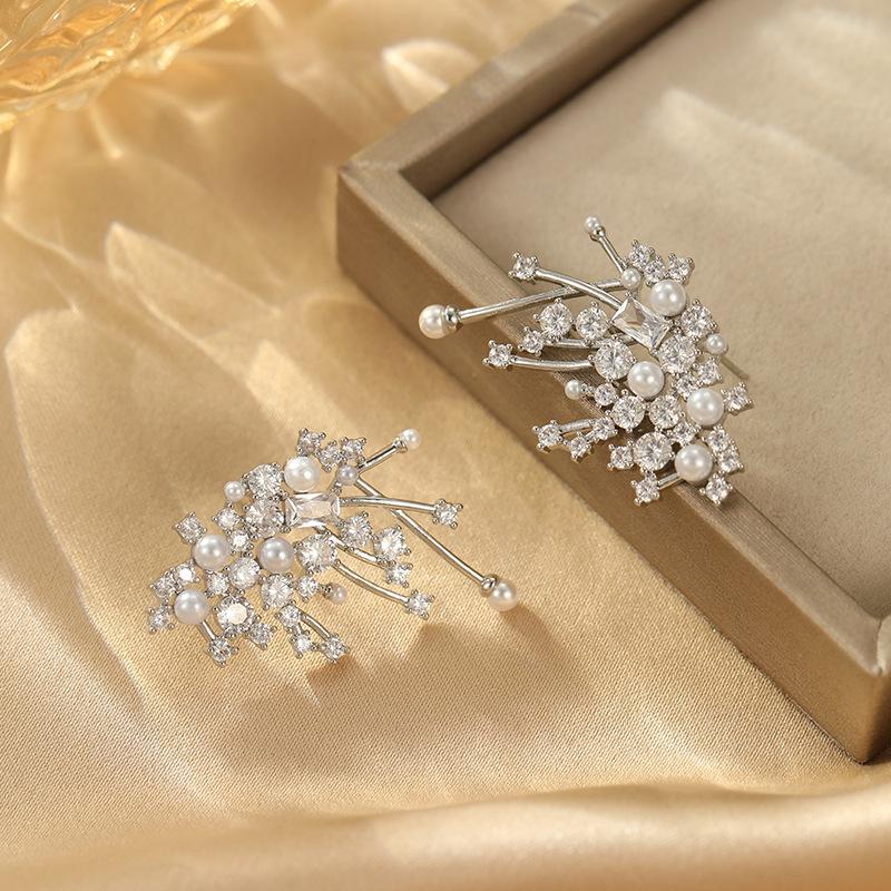 История розы Лю Ифэй Хуан Йимэй Те же серьги Яркие серьги-гвоздики Туманность Высококачественные серьги Медь инкрустированный циркон
История розы Лю Ифэй Хуан Йимэй Те же серьги Яркие серьги-гвоздики Туманность Высококачественные серьги Медь инкрустированный циркон