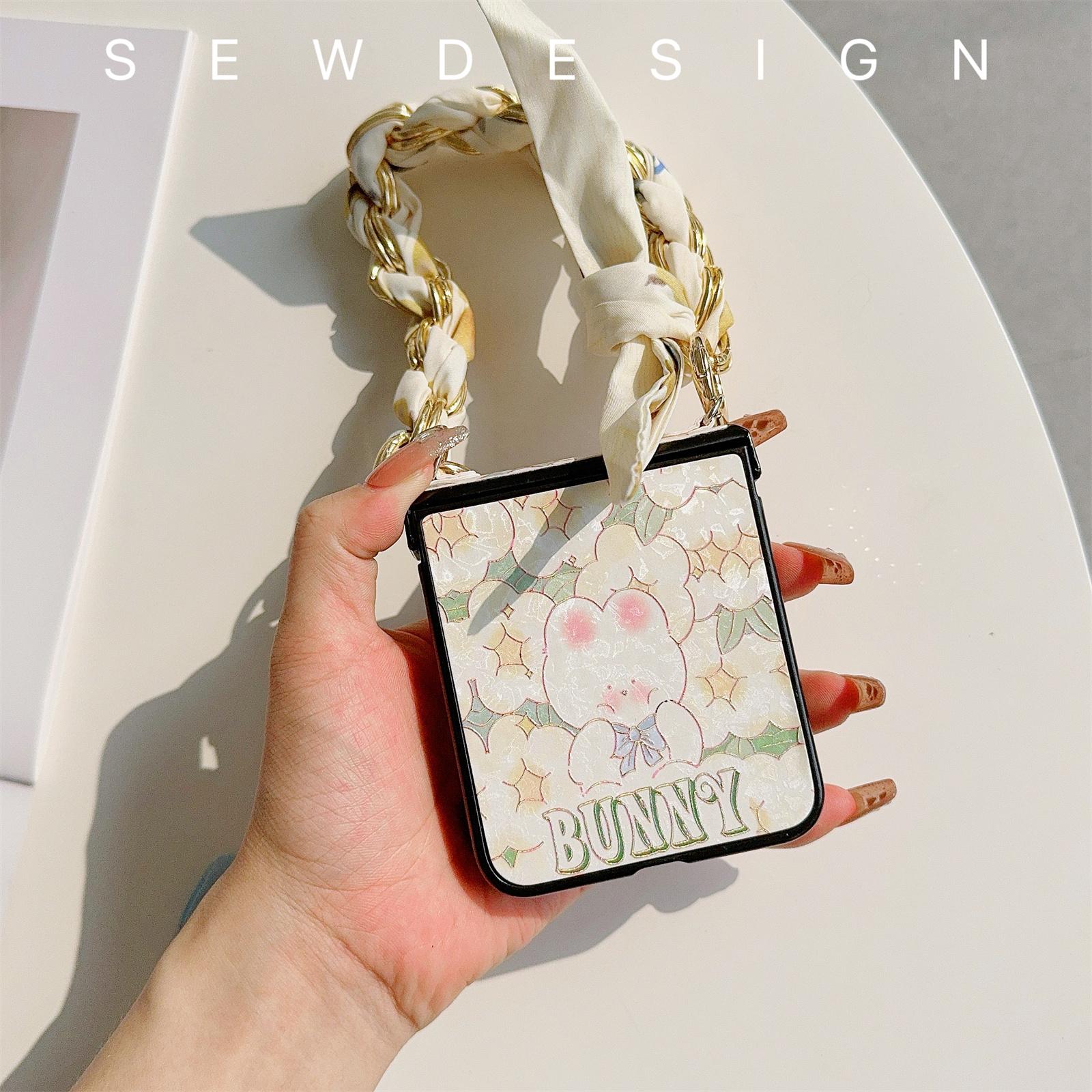 For Samsung Galaxy Z Flip5 5G Wholesale Lacquered Pattern PU Leather+PC Cell Phone Cover with Silk Scarf Chain Black Flower
For Samsung Galaxy Z Flip5 5G Wholesale Lacquered Pattern PU Leather+PC Cell Phone Cover with Silk Scarf Chain Black Flower