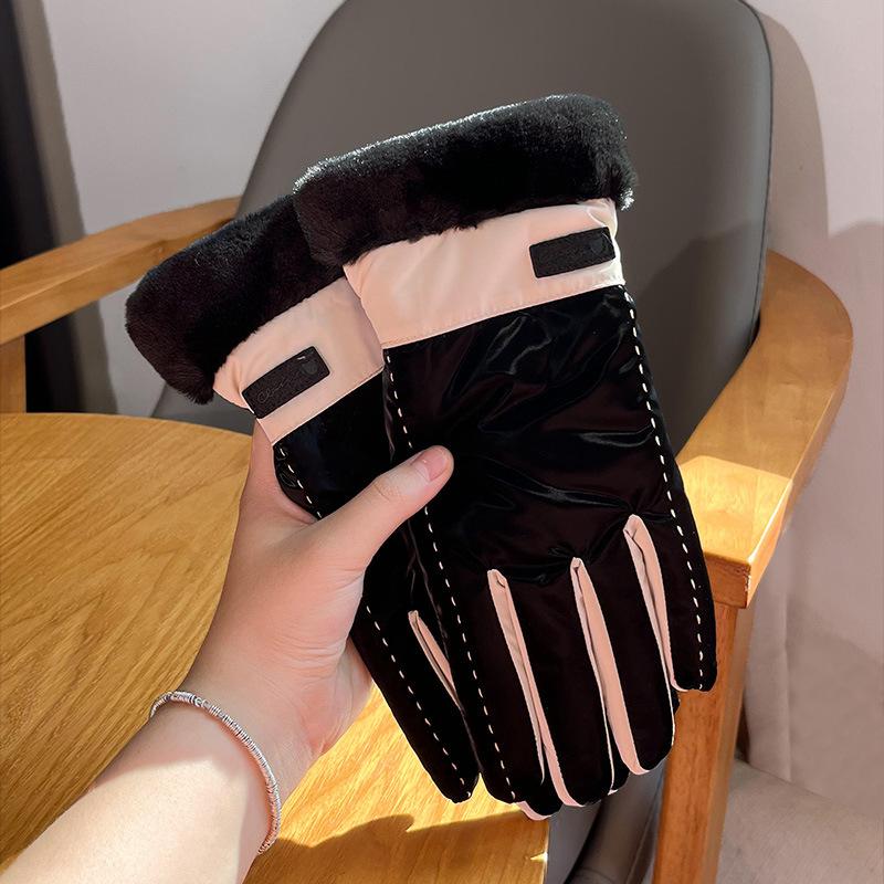 FallSeason and ColdSeason Warm Gloves for Women Plus Velvet Thickened Wind-resistant Waterproof Outside Cycling Ski Mountaineering Anti Slip Touch one size
FallSeason and ColdSeason Warm Gloves for Women Plus Velvet Thickened Wind-resistant Waterproof Outside Cycling Ski Mountaineering Anti Slip Touch one size