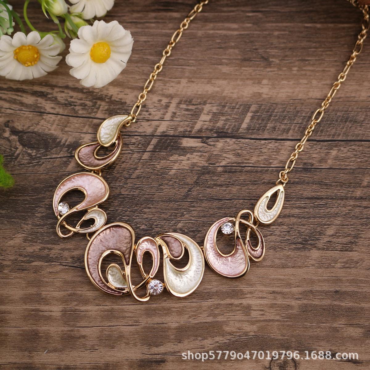 Новое эмалевое цветное полое ожерелье с цветком-бриллиантом, женское высококлассное универсальное цветочное ожерелье из сплава
Новое эмалевое цветное полое ожерелье с цветком-бриллиантом, женское высококлассное универсальное цветочное ожерелье из сплава