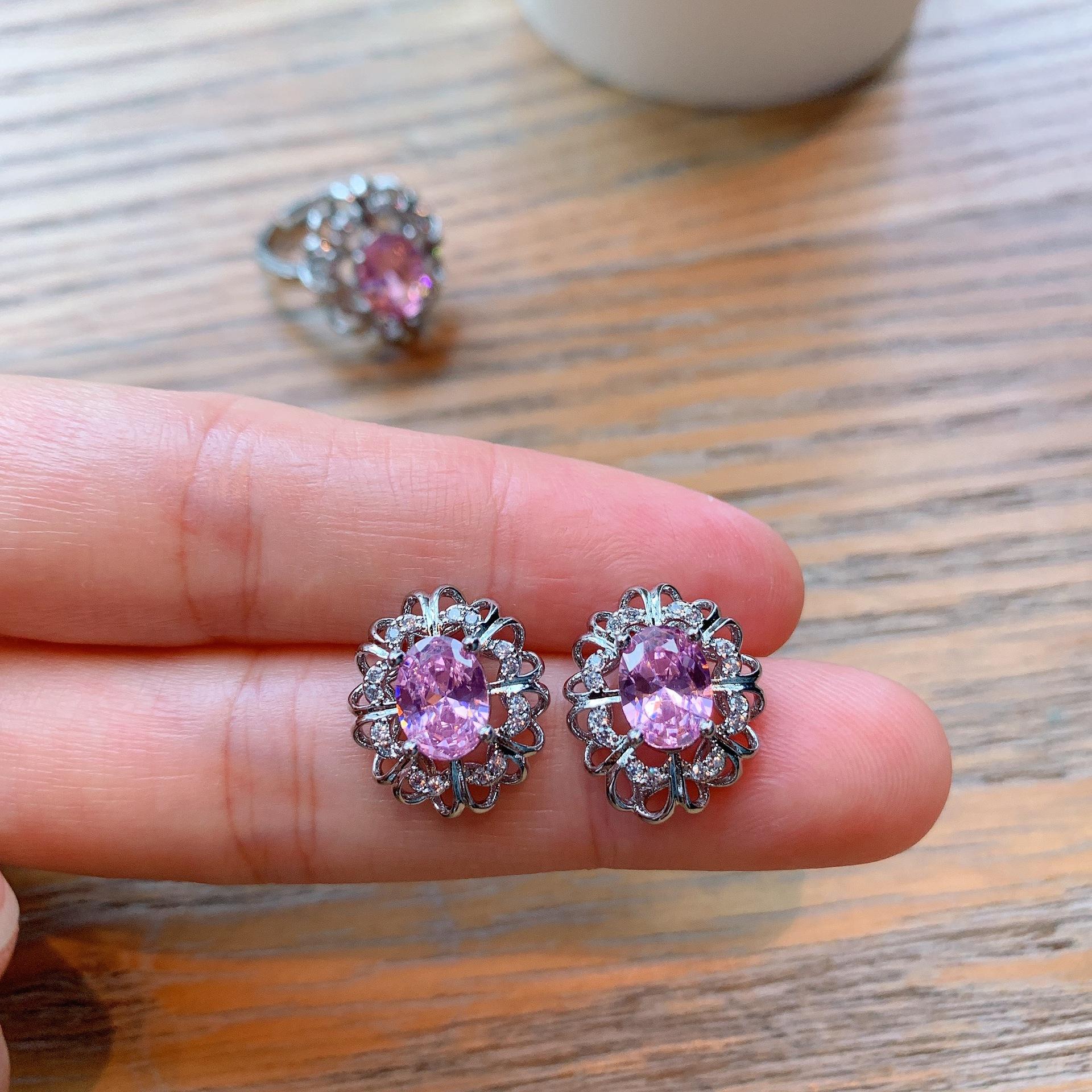 Jewelry three-piece set, European and American fashion gemstone ring, pink zirconium silver needle earrings, new Barbie powder necklace
Jewelry three-piece set, European and American fashion gemstone ring, pink zirconium silver needle earrings, new Barbie powder necklace