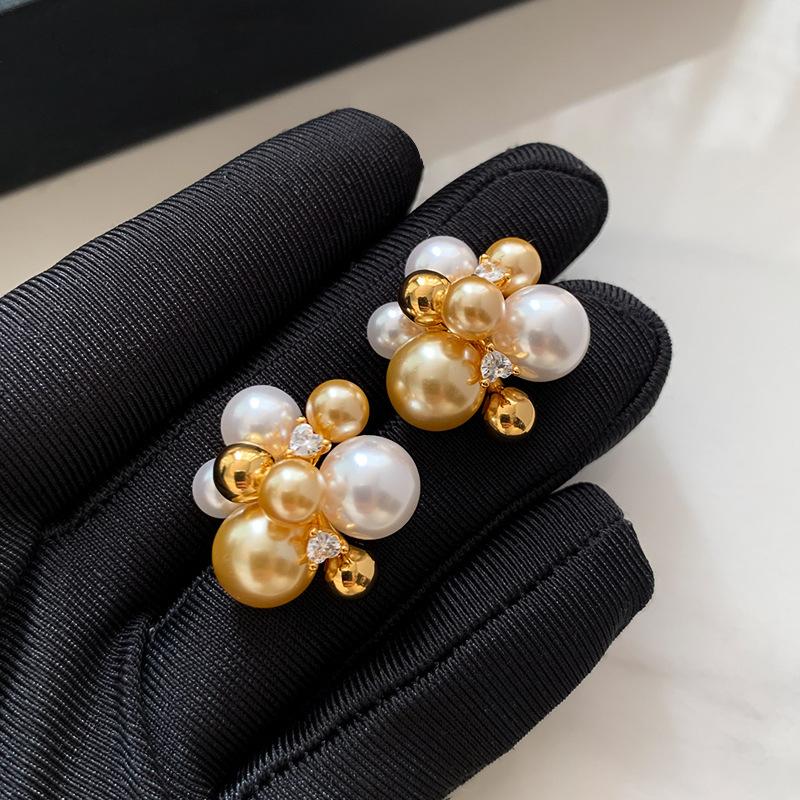 Sterling silver diamond big pearl stud earrings, ear jewelry women s new popular light luxury high-end temperament earrings
Sterling silver diamond big pearl stud earrings, ear jewelry women s new popular light luxury high-end temperament earrings