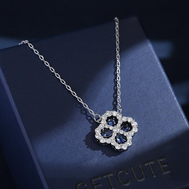 Серьги-гвоздики с инкрустацией из супер-блестящего циркона, серьги-гвоздики с цветком прилива, ожерелье, цепочка на ключицу, комплект украшений в виде клевера.
Серьги-гвоздики с инкрустацией из супер-блестящего циркона, серьги-гвоздики с цветком прилива, ожерелье, цепочка на ключицу, комплект украшений в виде клевера.