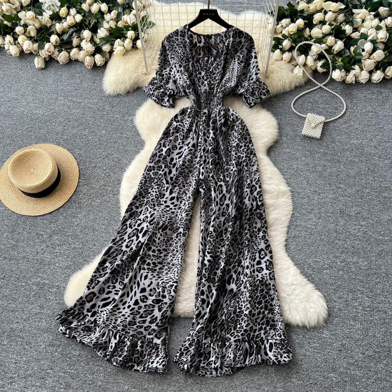 Chic Summer V-neck Short Sleeve High Waist Wide-Leg Printed Jumpsuit серый
Chic Summer V-neck Short Sleeve High Waist Wide-Leg Printed Jumpsuit серый