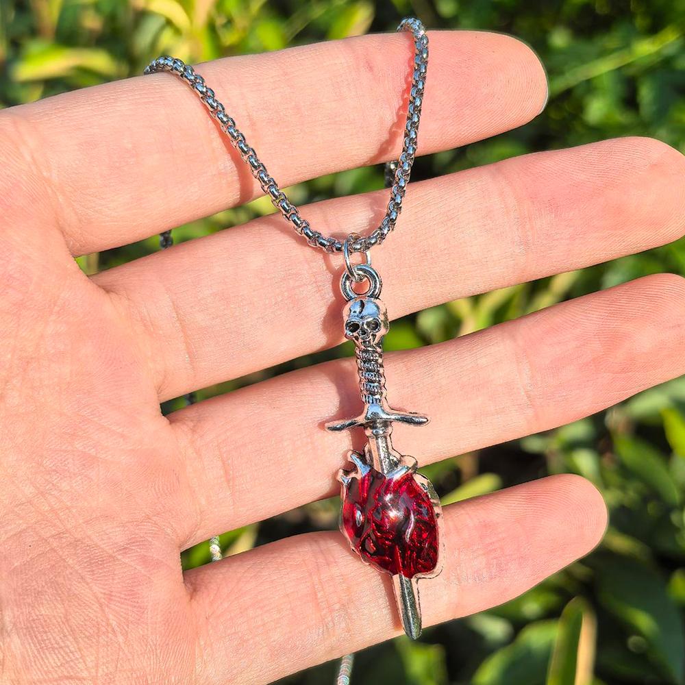 Gothic red heart-shaped cross heart necklace, personalized and trendy retro necklace, Halloween party jewelry gift, suitable
Gothic red heart-shaped cross heart necklace, personalized and trendy retro necklace, Halloween party jewelry gift, suitable