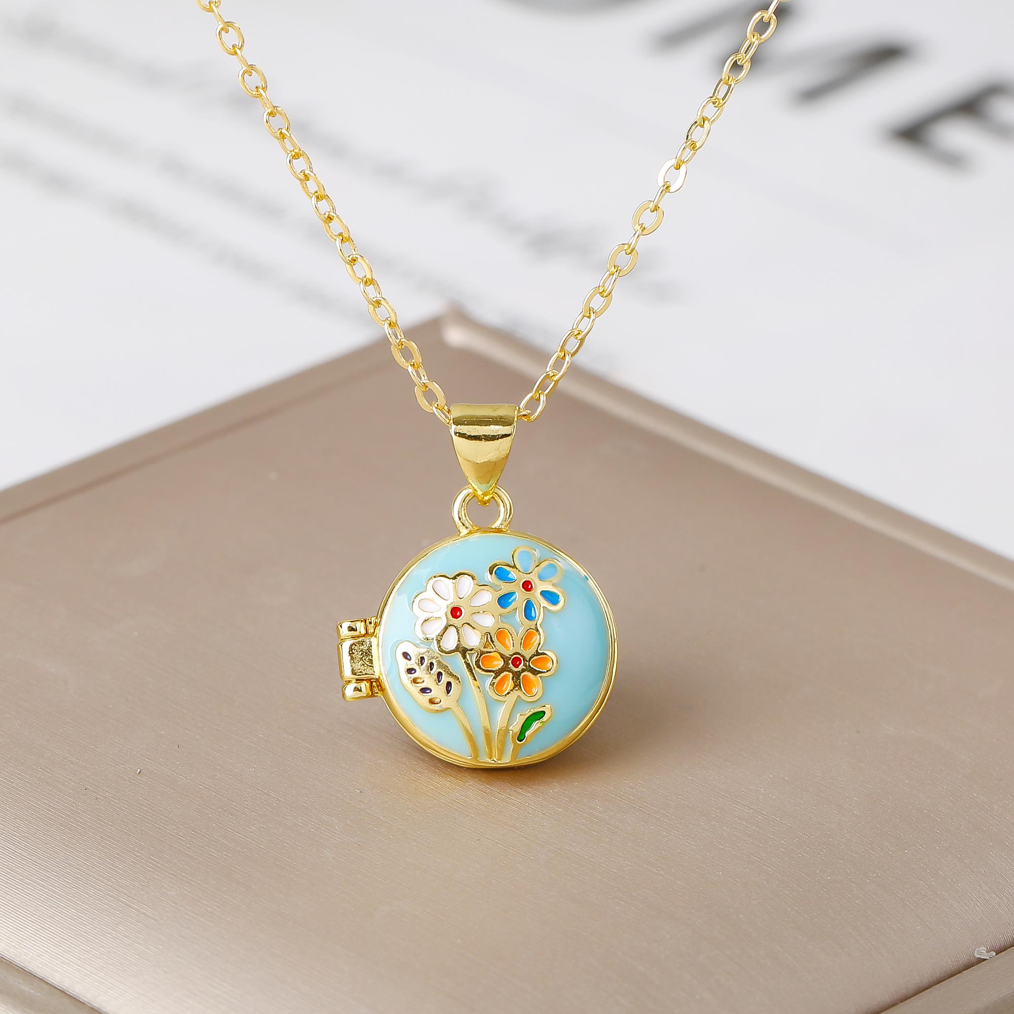 Round Photo Box Enamel Flower Gold-Plated Pendant Necklace Fashion for Women s Girls Party Wedding Luxury Zircon Gift
Round Photo Box Enamel Flower Gold-Plated Pendant Necklace Fashion for Women s Girls Party Wedding Luxury Zircon Gift