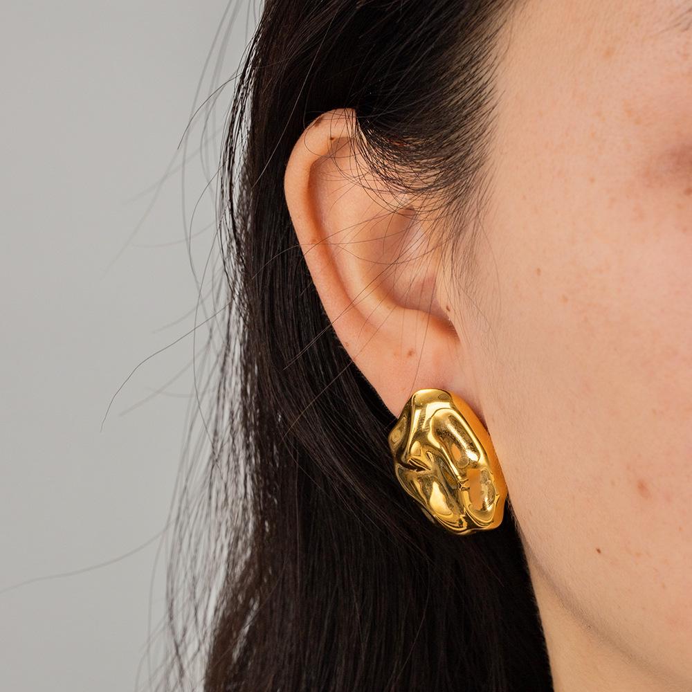 18K Gold-Plated Stainless Steel Irregular Hammer Pattern Earrings for Women - Fashionable and Durable.
18K Gold-Plated Stainless Steel Irregular Hammer Pattern Earrings for Women - Fashionable and Durable.