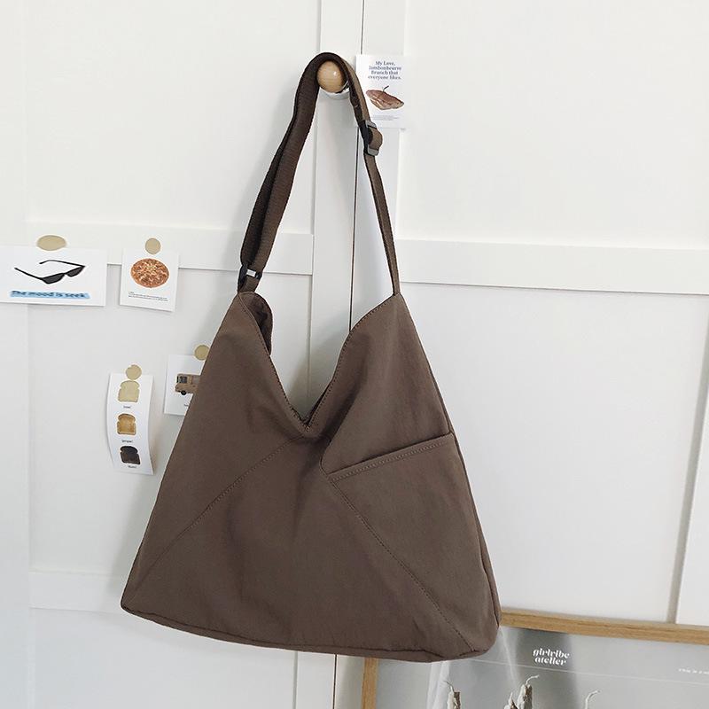 Korean Commuting Large Capacity Women s Tote: Lightweight, 2026 Casual Single Shoulder or Crossbody Bag
Korean Commuting Large Capacity Women s Tote: Lightweight, 2026 Casual Single Shoulder or Crossbody Bag