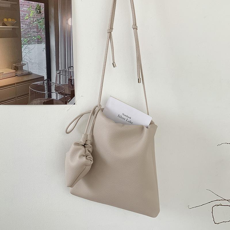 Leisure, High-end, Lazy Style, Soft Surface Crossbody Bag, Versatile for Commuting, Simple and Fashionable, Large Capacity Mother and Child Bag абрикосовый
Leisure, High-end, Lazy Style, Soft Surface Crossbody Bag, Versatile for Commuting, Simple and Fashionable, Large Capacity Mother and Child Bag абрикосовый