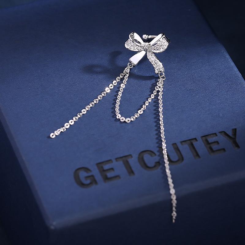 Creative design ear buckles, no ear piercings, wearing earrings, zircon inlaid niche earrings, fringed bows, earbone clips. срібний
Creative design ear buckles, no ear piercings, wearing earrings, zircon inlaid niche earrings, fringed bows, earbone clips. срібний