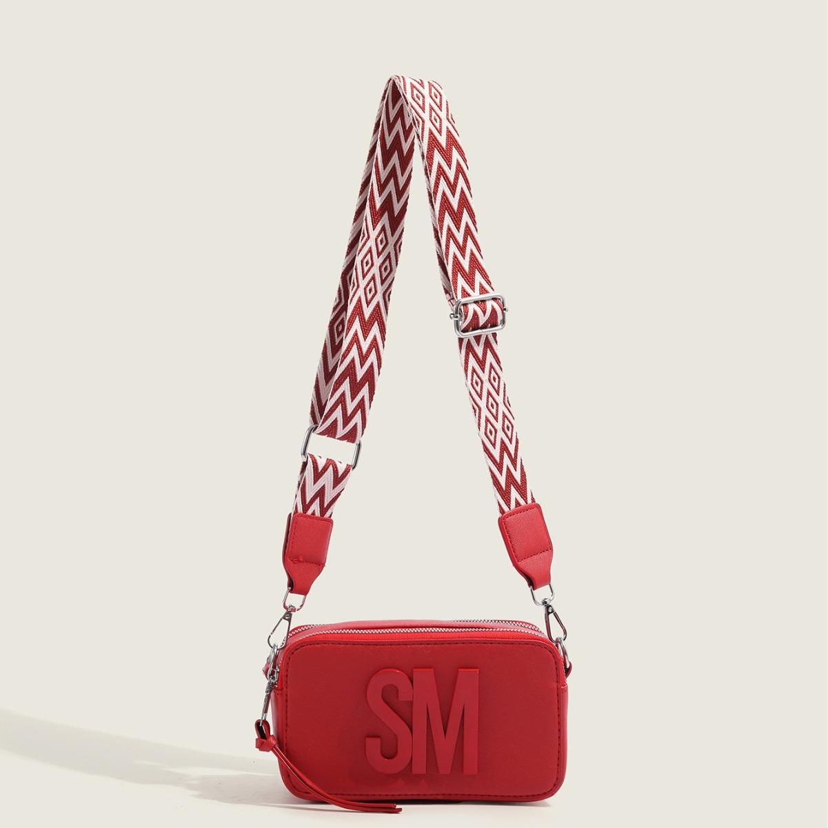 2025 Candy Color Fashion Single Shoulder Crossbody Bag Versatile Camera Bag Wide Shoulder Strap Letter Small Square Bag красный
2025 Candy Color Fashion Single Shoulder Crossbody Bag Versatile Camera Bag Wide Shoulder Strap Letter Small Square Bag красный