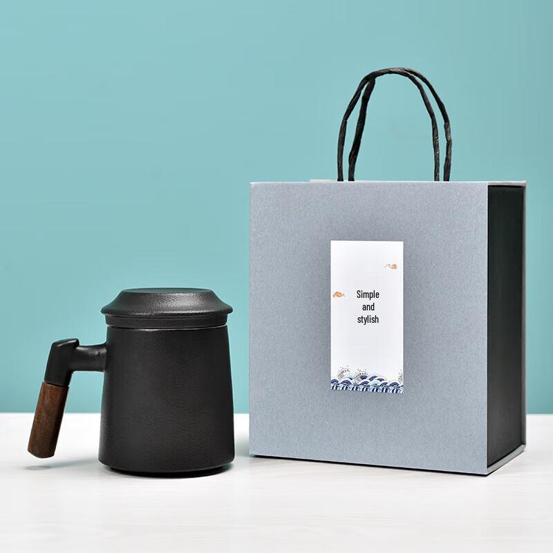 Mingguan Creative Ceramic Tea Cup with Wood Handle
Mingguan Creative Ceramic Tea Cup with Wood Handle