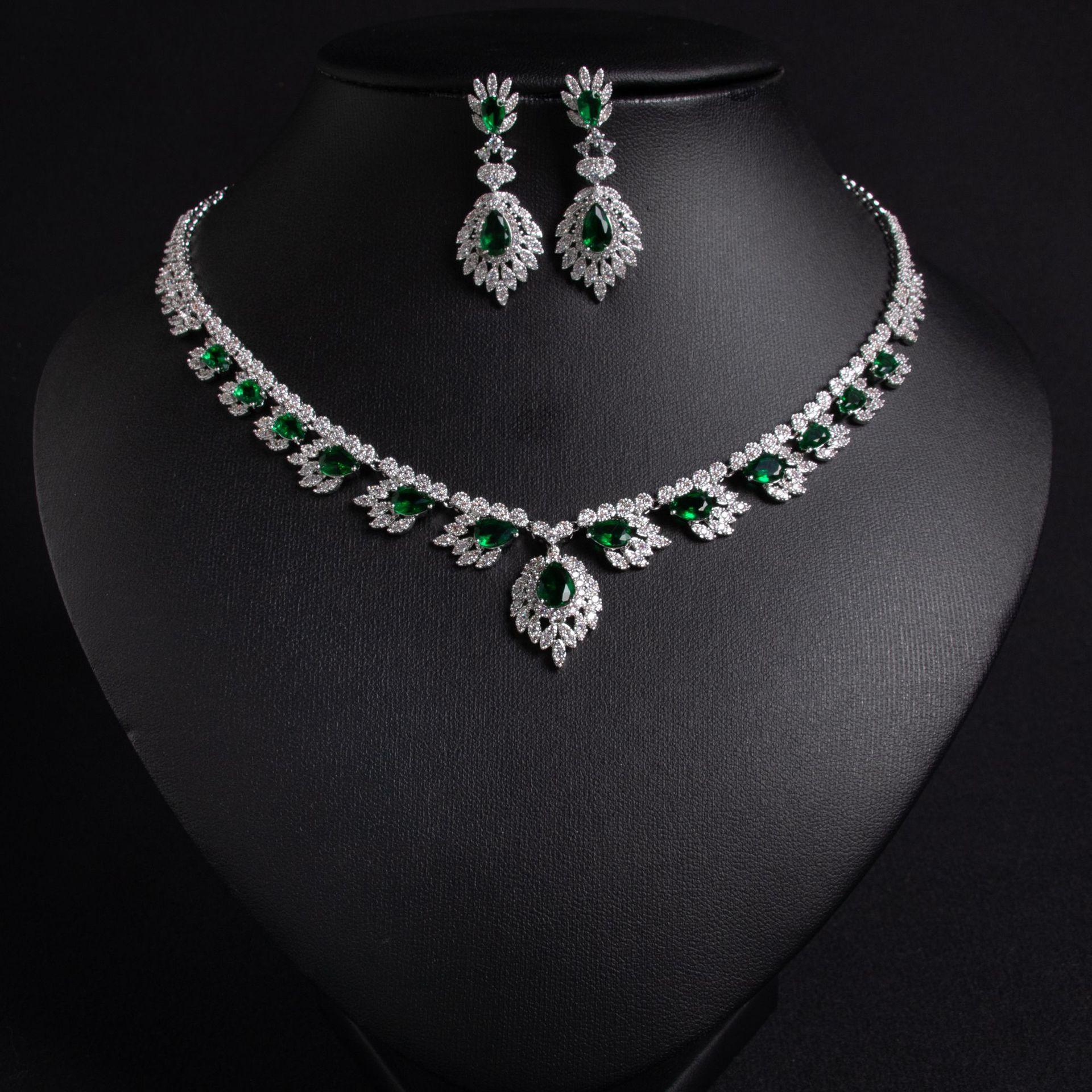 Women s Light Luxury Design Elegant Zircon Flower Necklace Earring Set Fashionable And Versatile Unique Design Sense Set
Women s Light Luxury Design Elegant Zircon Flower Necklace Earring Set Fashionable And Versatile Unique Design Sense Set