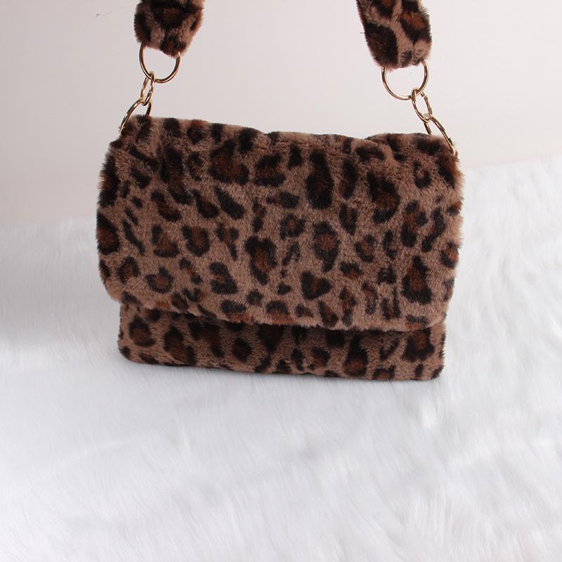 Women s Plush Shoulder Bags, Korean Fashion Leopard Print Handbag, Large Capacity Envelope Bag, Suitable for Commuting колір темно кави
Women s Plush Shoulder Bags, Korean Fashion Leopard Print Handbag, Large Capacity Envelope Bag, Suitable for Commuting колір темно кави