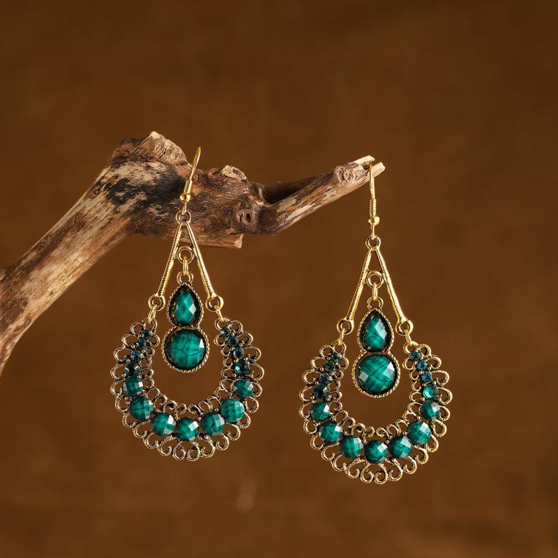 Этнические женские серьги-подвески в стиле бохо, геометрические резные полые бусины, кристаллы, старинные свадебные серьги в стиле бохо
Этнические женские серьги-подвески в стиле бохо, геометрические резные полые бусины, кристаллы, старинные свадебные серьги в стиле бохо