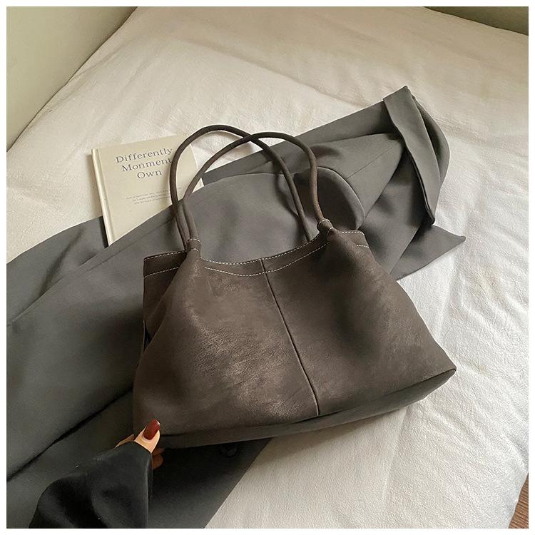 Niche fashion tote bag new autumn and winter commuting large capacity casual fashion simple shoulder bag
Niche fashion tote bag new autumn and winter commuting large capacity casual fashion simple shoulder bag