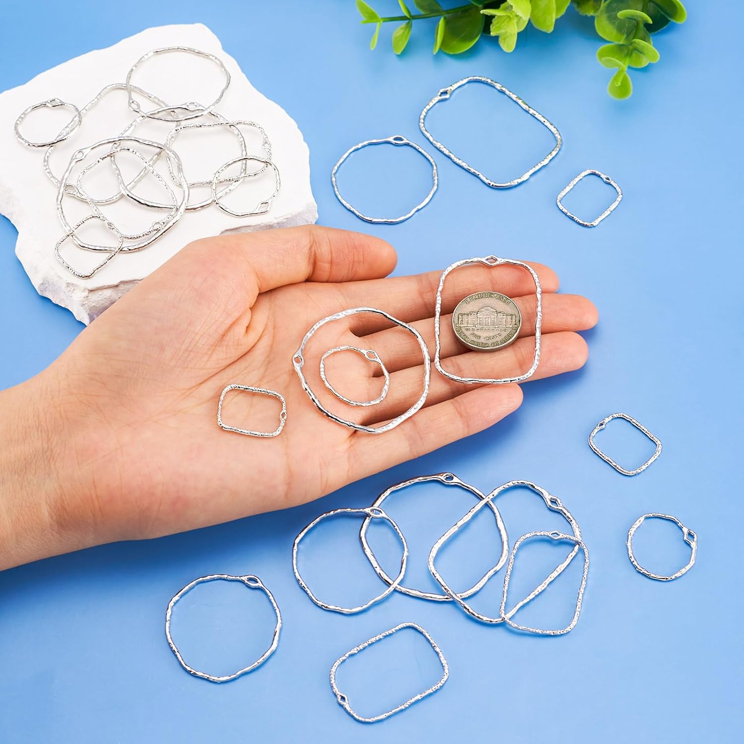 24Pcs Alloy Open Back Bezel Charms Pendants Golden Hollow Frame Charms Geometric Open Back Frame Charms for UV Resin Pressed Flower Necklace Earrings
24Pcs Alloy Open Back Bezel Charms Pendants Golden Hollow Frame Charms Geometric Open Back Frame Charms for UV Resin Pressed Flower Necklace Earrings