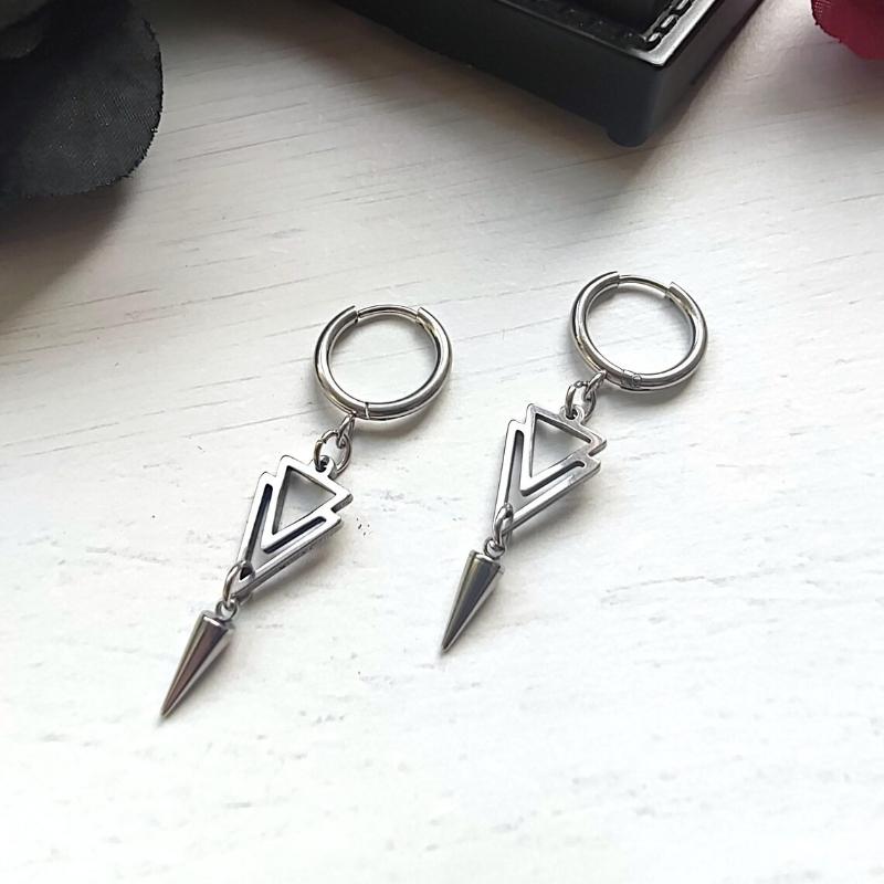 Personalized Punk Style Hollow Triangular Rivet Pendant Earrings, Men s and Women s Fashion Trend Accessories Zircon
Personalized Punk Style Hollow Triangular Rivet Pendant Earrings, Men s and Women s Fashion Trend Accessories Zircon