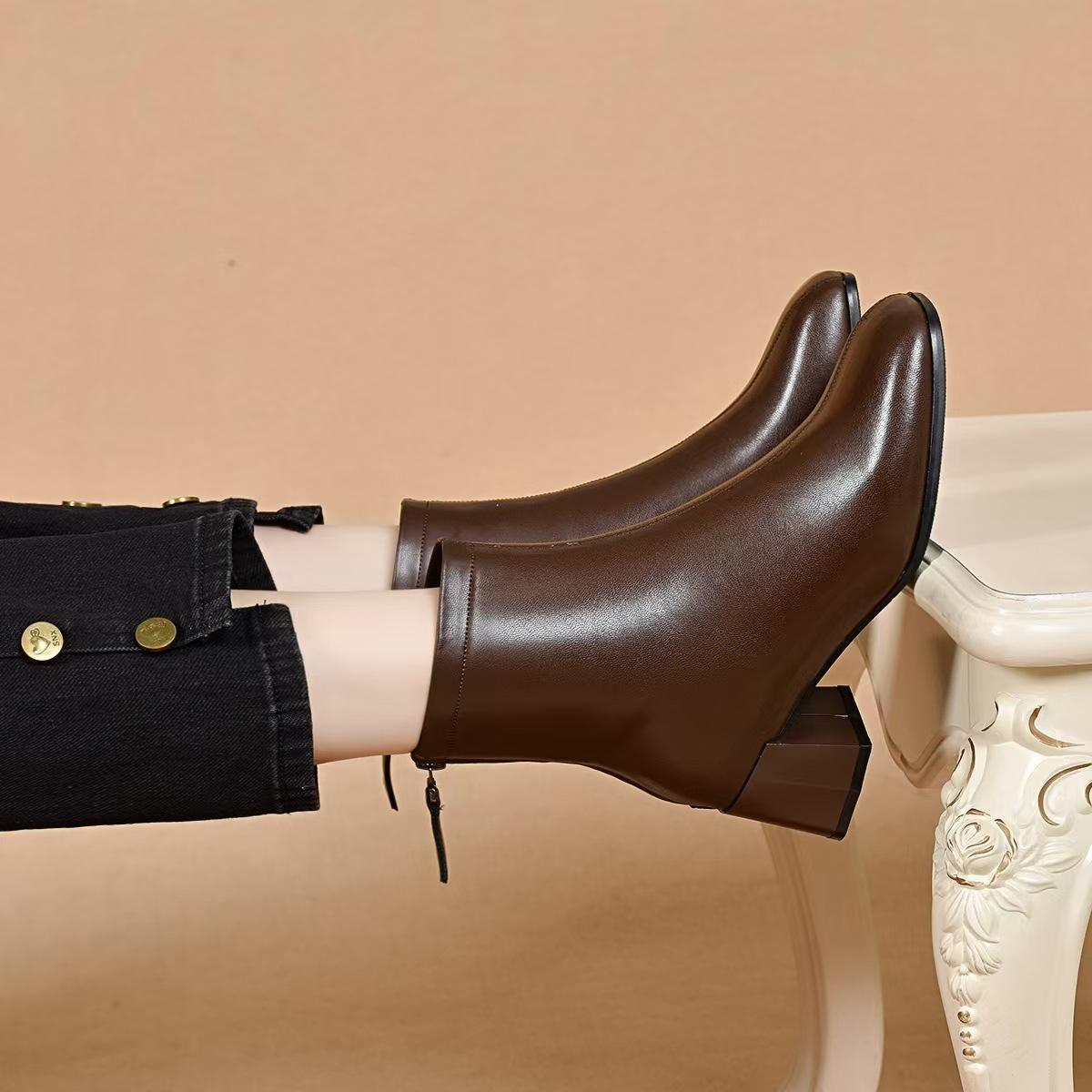 Модные ботильоны с квадратным носком женские осенне-зимние новые на толстом каблуке с задней молнией прямые ботинки женские кожаные ботинки 40
Модные ботильоны с квадратным носком женские осенне-зимние новые на толстом каблуке с задней молнией прямые ботинки женские кожаные ботинки 40