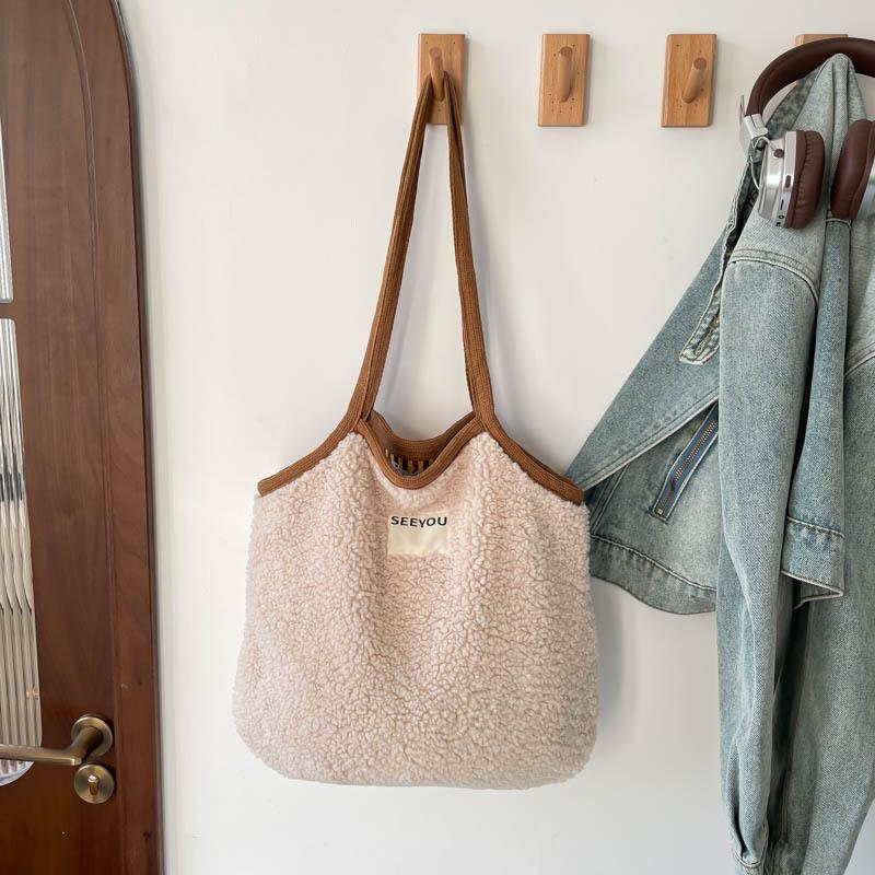 Simple suede bag women s large-capacity new winter casual pleated armpit bag commuter tote bag білий
Simple suede bag women s large-capacity new winter casual pleated armpit bag commuter tote bag білий