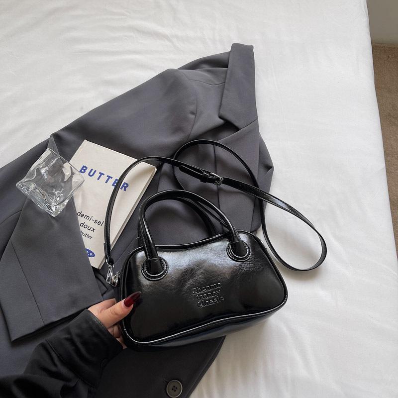 High-end small bag women s new fashion messenger bag exquisite handbag commuter small bag
High-end small bag women s new fashion messenger bag exquisite handbag commuter small bag