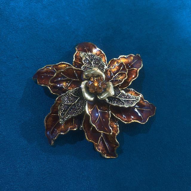 Retro Rhinestone Flower Pin Brooch Drip Oil Leaf Pin Dual Use Autumn And Winter Women S Sweater Coat Corsage AccessoriesFlower Jewelry
Retro Rhinestone Flower Pin Brooch Drip Oil Leaf Pin Dual Use Autumn And Winter Women S Sweater Coat Corsage AccessoriesFlower Jewelry