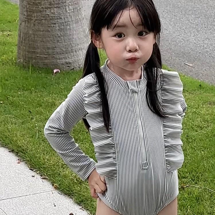 2025 Girls Gray Ruffle One-Piece Swimsuit: Fashionable Summer Swimwear 140cm серый
2025 Girls Gray Ruffle One-Piece Swimsuit: Fashionable Summer Swimwear 140cm серый
