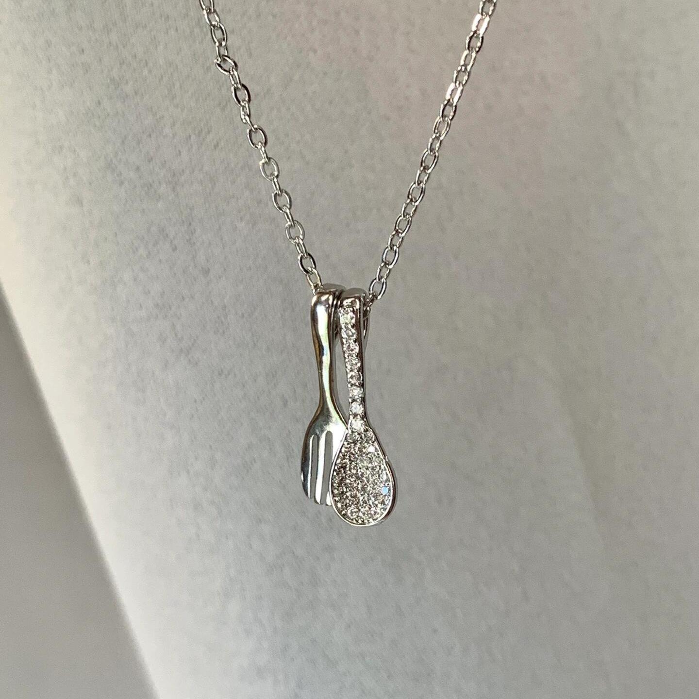 Spoon, Fork, Necklace, Female Korean Version, Creative Personality, Niche Design, Collarbone Chain, Exquisite Temperament 40CM
Spoon, Fork, Necklace, Female Korean Version, Creative Personality, Niche Design, Collarbone Chain, Exquisite Temperament 40CM