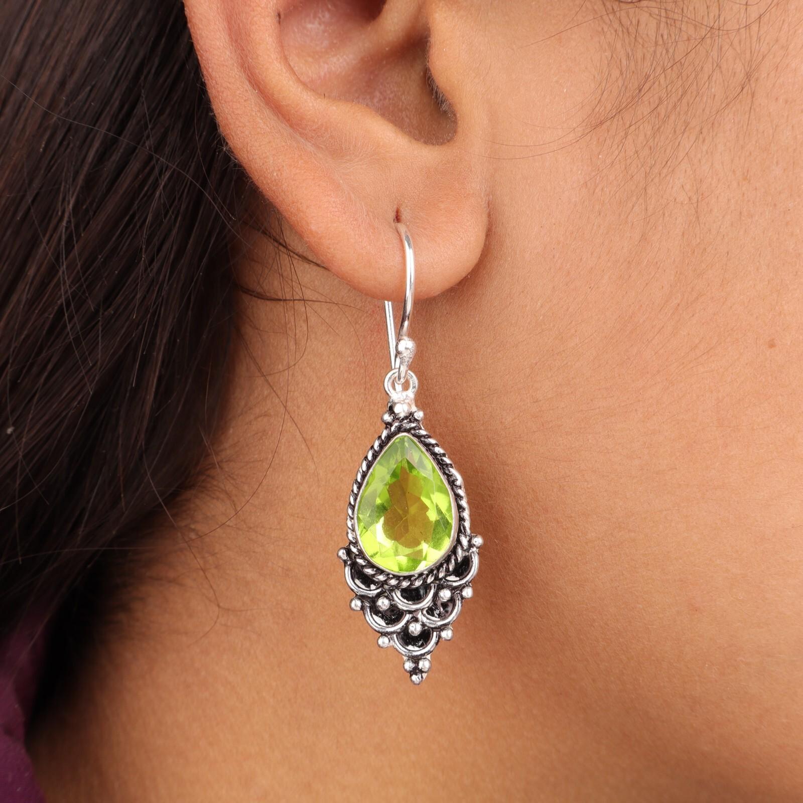 Natural Peridot Gemstone 925 Sterling Silver Jewelry Handmade Drop Earrings 1.9 EE-85-4
Natural Peridot Gemstone 925 Sterling Silver Jewelry Handmade Drop Earrings 1.9 EE-85-4