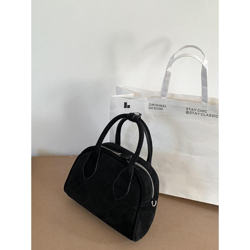 Новая портативная сумка для боулинга, ручная сумка из замши, простая универсальная сумка через плечо, женская чёрный
Новая портативная сумка для боулинга, ручная сумка из замши, простая универсальная сумка через плечо, женская чёрный