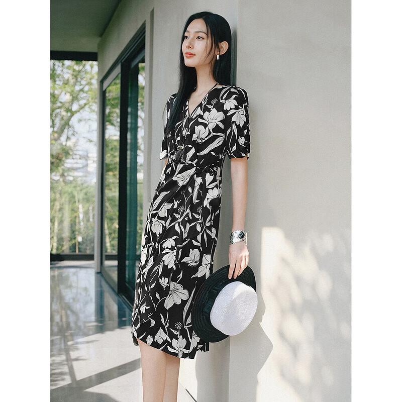 Jiuzi Annakou Elegant Printed V-Neck Silk Wrap Dress S
Jiuzi Annakou Elegant Printed V-Neck Silk Wrap Dress S