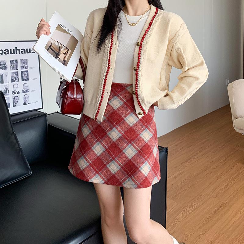 2024 High-Waist Plaid Woolen A-Line Skirt: Autumn/Winter College Style Extra Large
2024 High-Waist Plaid Woolen A-Line Skirt: Autumn/Winter College Style Extra Large