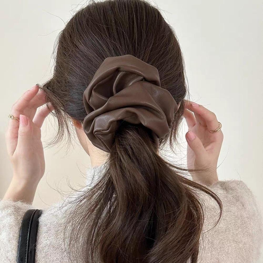 French Style PU Leather Scrunchies Temperament Elastic Hair Rope Luxury Hair Rubber Bands Daily
French Style PU Leather Scrunchies Temperament Elastic Hair Rope Luxury Hair Rubber Bands Daily