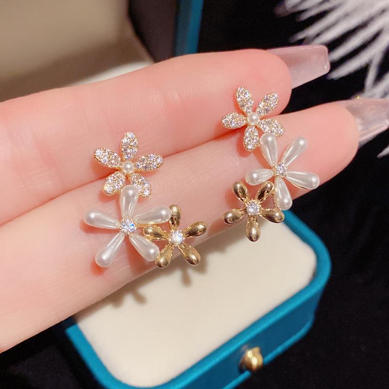 2023 New Fashion Trend Unique Design Elegant Delicate Zircon Pearl Flower Earrings Women Zircon Wedding Party Gifts Wholesale
2023 New Fashion Trend Unique Design Elegant Delicate Zircon Pearl Flower Earrings Women Zircon Wedding Party Gifts Wholesale