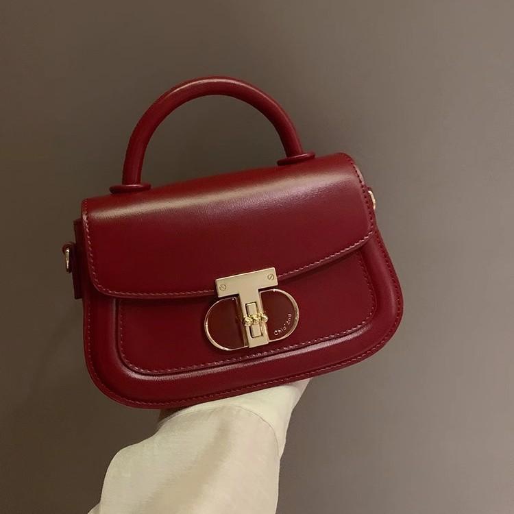 Портативная маленькая сумка Crimson Love Song, женская модная красная свадебная сумка, сумка на одно плечо через плечо красный
Портативная маленькая сумка Crimson Love Song, женская модная красная свадебная сумка, сумка на одно плечо через плечо красный