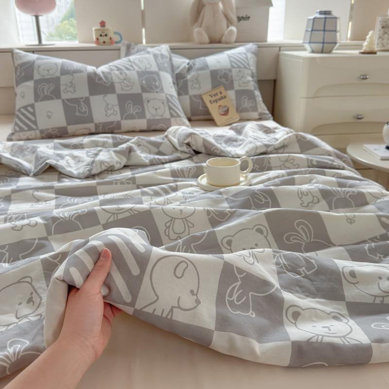 Летнее одеяло из двухслойной марли из хлопка класса А с цветочным дизайном для общежитий, односпальной/двуспальной кровати, подходит для использования с кондиционером. 200*230cm Quilt
Летнее одеяло из двухслойной марли из хлопка класса А с цветочным дизайном для общежитий, односпальной/двуспальной кровати, подходит для использования с кондиционером. 200*230cm Quilt