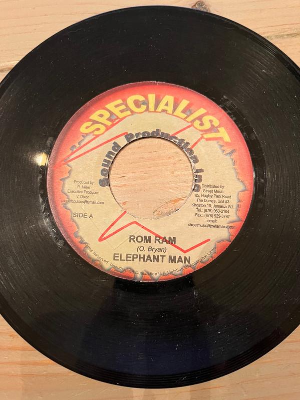 7inch Record ELEPHANT MAN, PRINCE FABULOUS - Rom Ram / Wife NONE Specialist Soun Jamaica Reggae, Ska & Dub Used
7inch Record ELEPHANT MAN, PRINCE FABULOUS - Rom Ram / Wife NONE Specialist Soun Jamaica Reggae, Ska & Dub Used