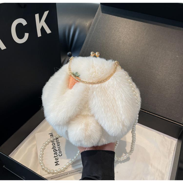 Plush bag women s autumn and winter 2025 new niche pearl messenger bag versatile cute portable small round bag чёрный
Plush bag women s autumn and winter 2025 new niche pearl messenger bag versatile cute portable small round bag чёрный