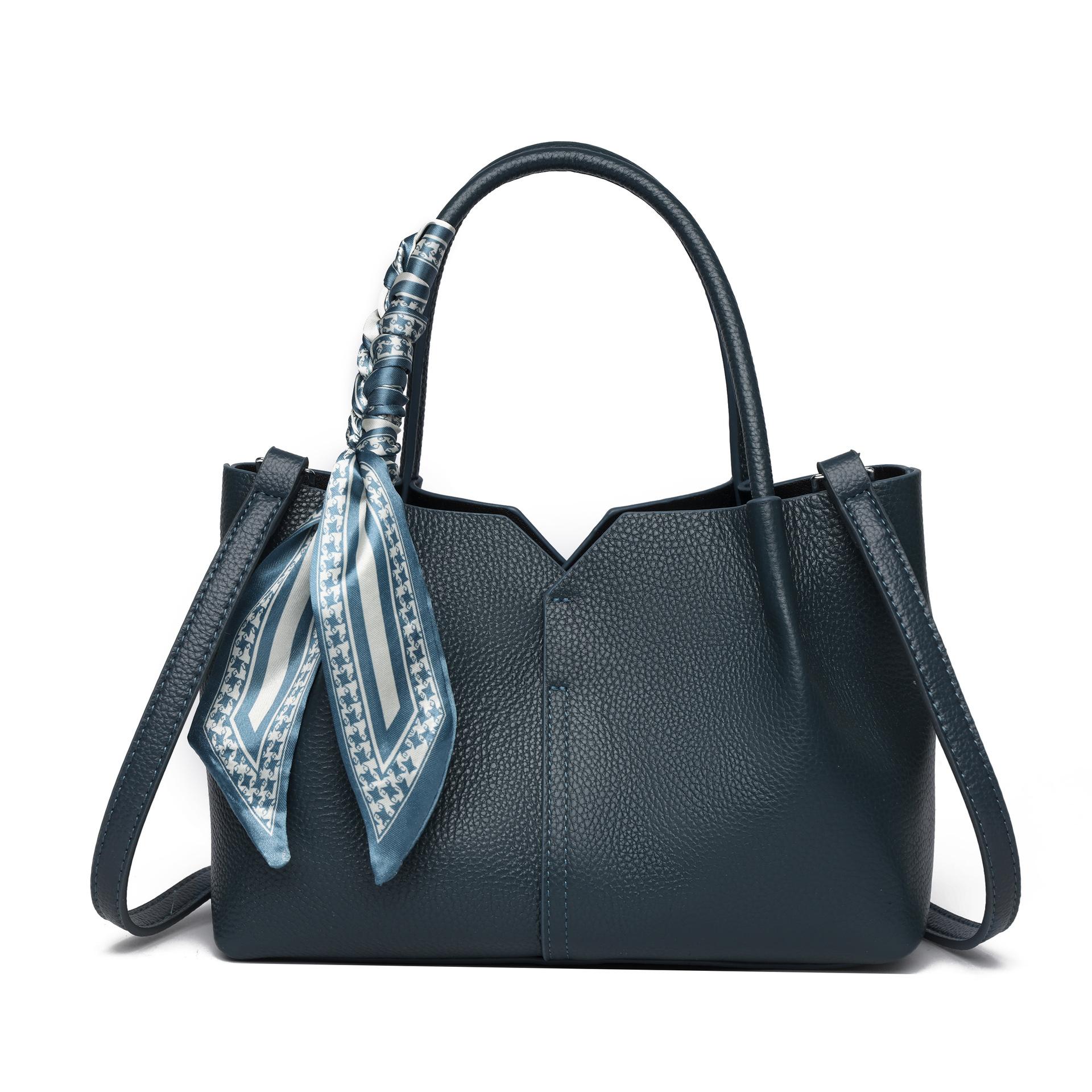 Leather women s bag new design sense temperament elegant handbag large capacity casual simple versatile messenger bag озеро синього кольору
Leather women s bag new design sense temperament elegant handbag large capacity casual simple versatile messenger bag озеро синього кольору