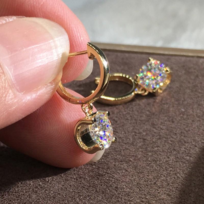 Серьги D Moissanite 5 мм из стерлингового серебра 925 пробы, оригинальные сертифицированные серьги-кольца с подвесками из муассанита Huggie для женщин
Серьги D Moissanite 5 мм из стерлингового серебра 925 пробы, оригинальные сертифицированные серьги-кольца с подвесками из муассанита Huggie для женщин